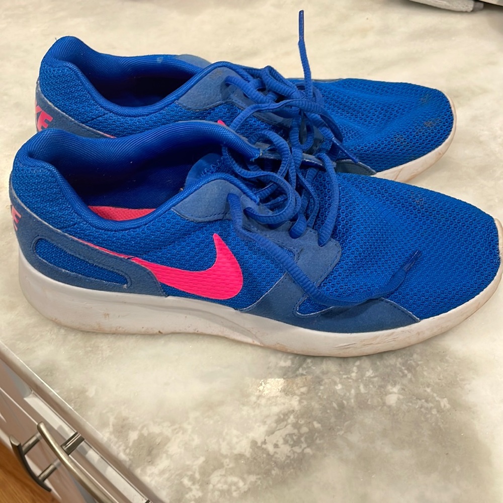 Nikes blue and hot pink 9.5